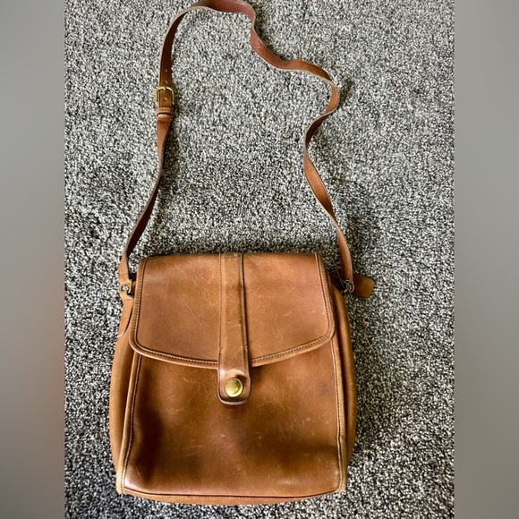 Vintage COACH 9890 Scout British Tan Leather Spring lock flap. - Picture 1 of 14